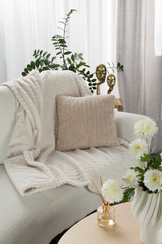 YzB6BSj?size=1600&mt=X8StBtH3PV84EyV