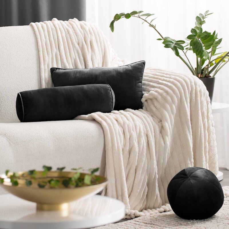 rO7KMcw?size=1600&mt=X8StBtH3PV84EyV